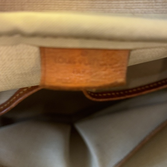 Louis Vuitton Monogram Deavuille Handbag with COA - Picture 11 of 15